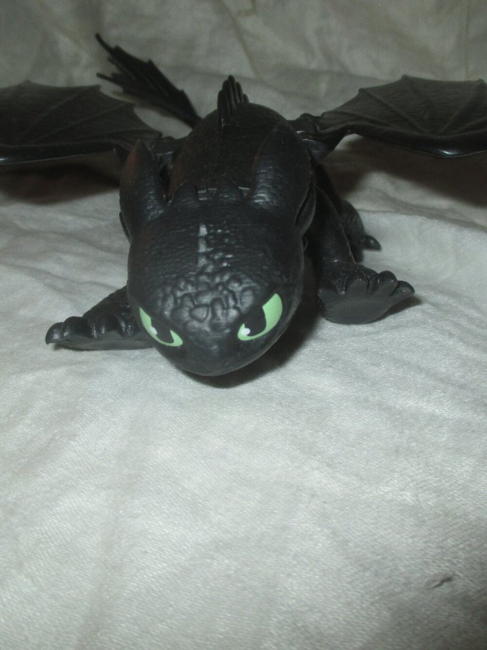 Dreamworks How to Train Your Dragon TOOTHLESS W/ Moving Wings Figure